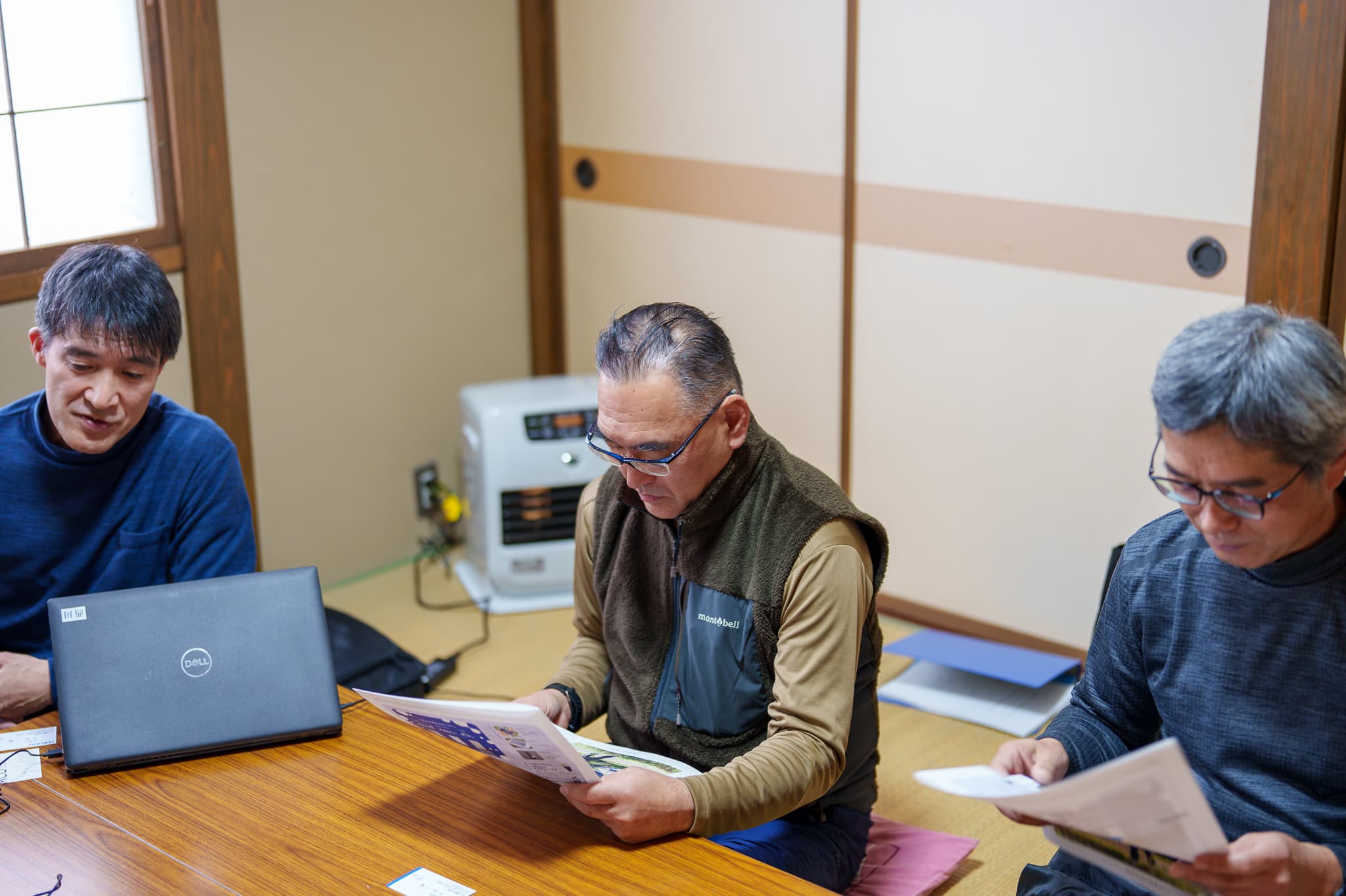 資料をもとに、これからの営農について意見を交わす
日々是農好 vol.3::https://www.hokutsu.co.jp/agri/results/articles/20250603 - 人物
